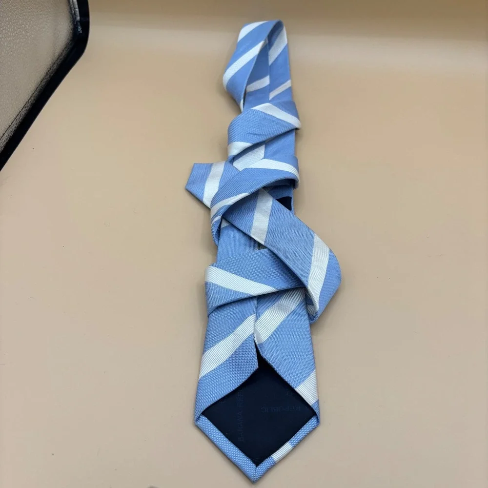 Banana Republic Mens Light Blue‎ White Striped 100% Silk Necktie Tie